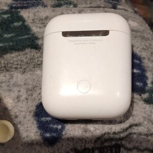 Apple AirPods Case - White Model A1602
